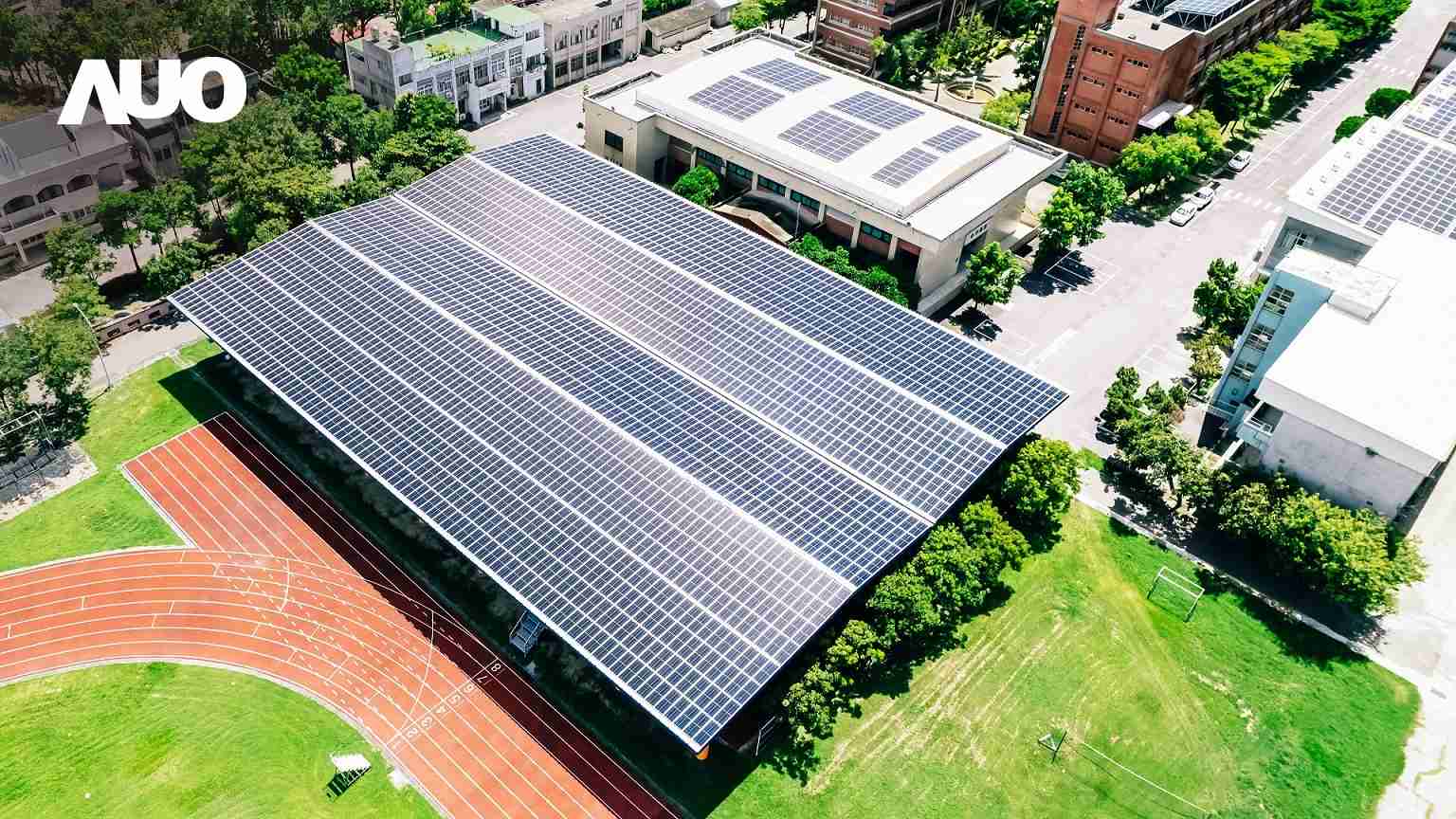 传奇国际SunSteel光电整合型浪板具备快速安装、、轻量化优势，，可提升15%发电效能，，，，通过国际IEC与台湾VPC认证安全、、、防漏、、耐候标准