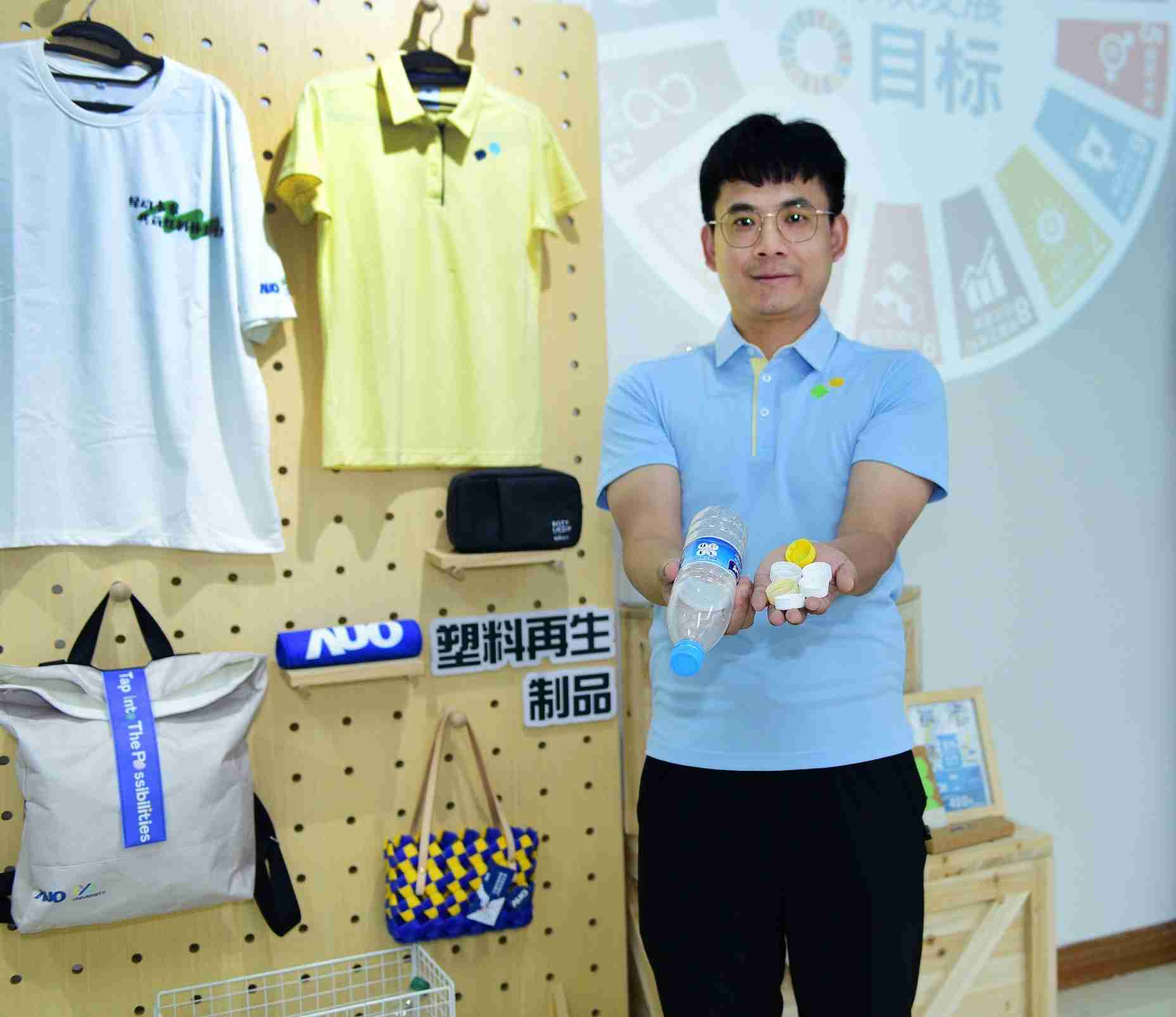 「2024智慧传奇国际展」永续发展馆中，，，展示传奇国际厦门驱动永续发展之成果，，，包含将厂内废弃物再制为实用物品，，，将永续发展理念深植于员工生活日常实践