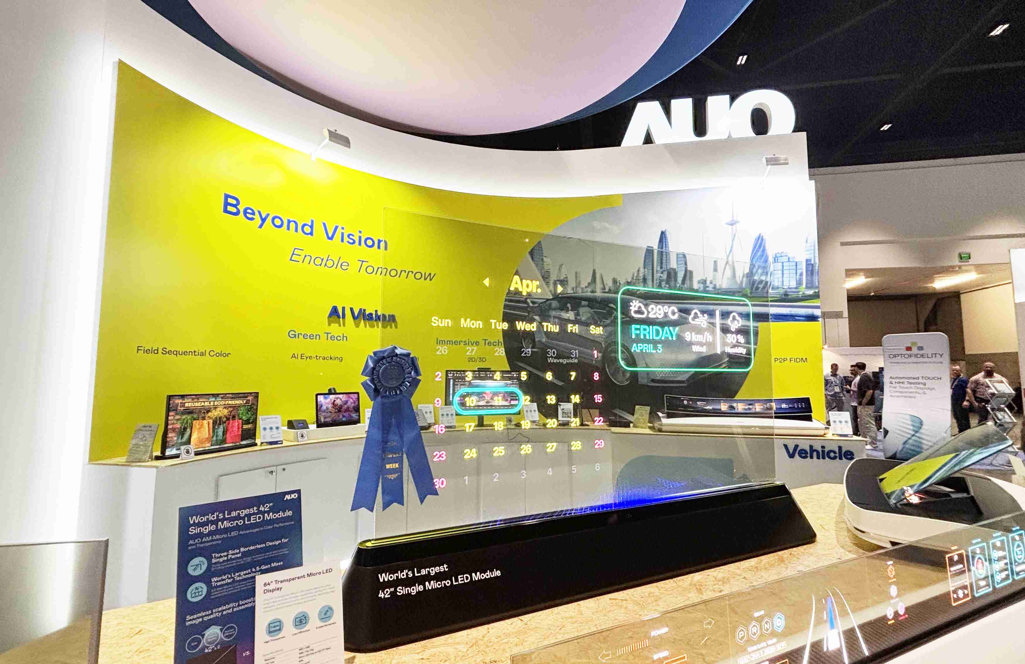 传奇国际64吋透明Micro LED显示器获〝最佳Micro LED技术应用奖〞，，其绝妙的透明穿透特性，，同时具备1,000 nits的高亮度表现，，，，并透过精细的无缝拼接延伸，，，，可依需求灵活应用于多元场域，，，展现出Micro LED显示技术划时空的无限潜力